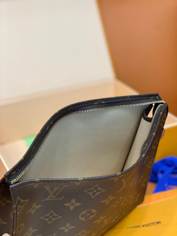 BFWD - LOV Bags - 1883 - tntwear1