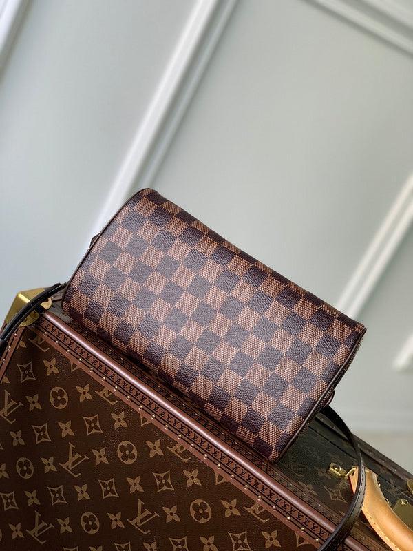BFWD - LOV Bags - 1940 - tntwear1