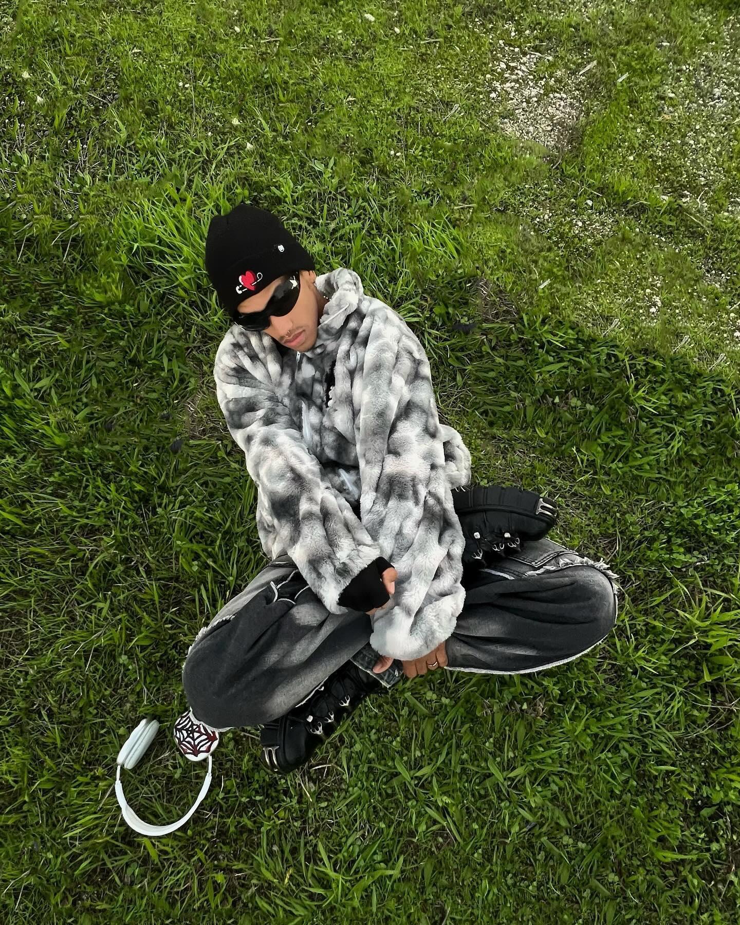 Tntwear® - Gradient Plush Cross Embroidered Lambswool Jacket - 1558 - tntwear1