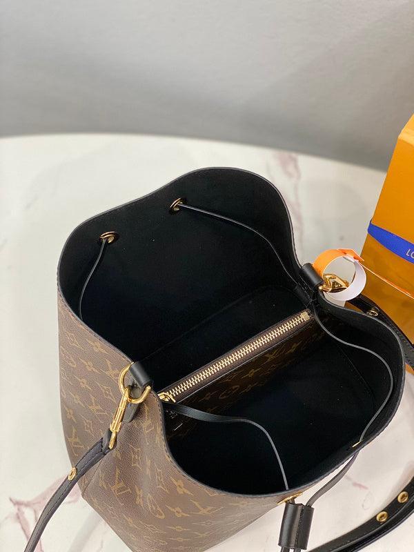 BFWD - LOV Bags - 1918 - tntwear1