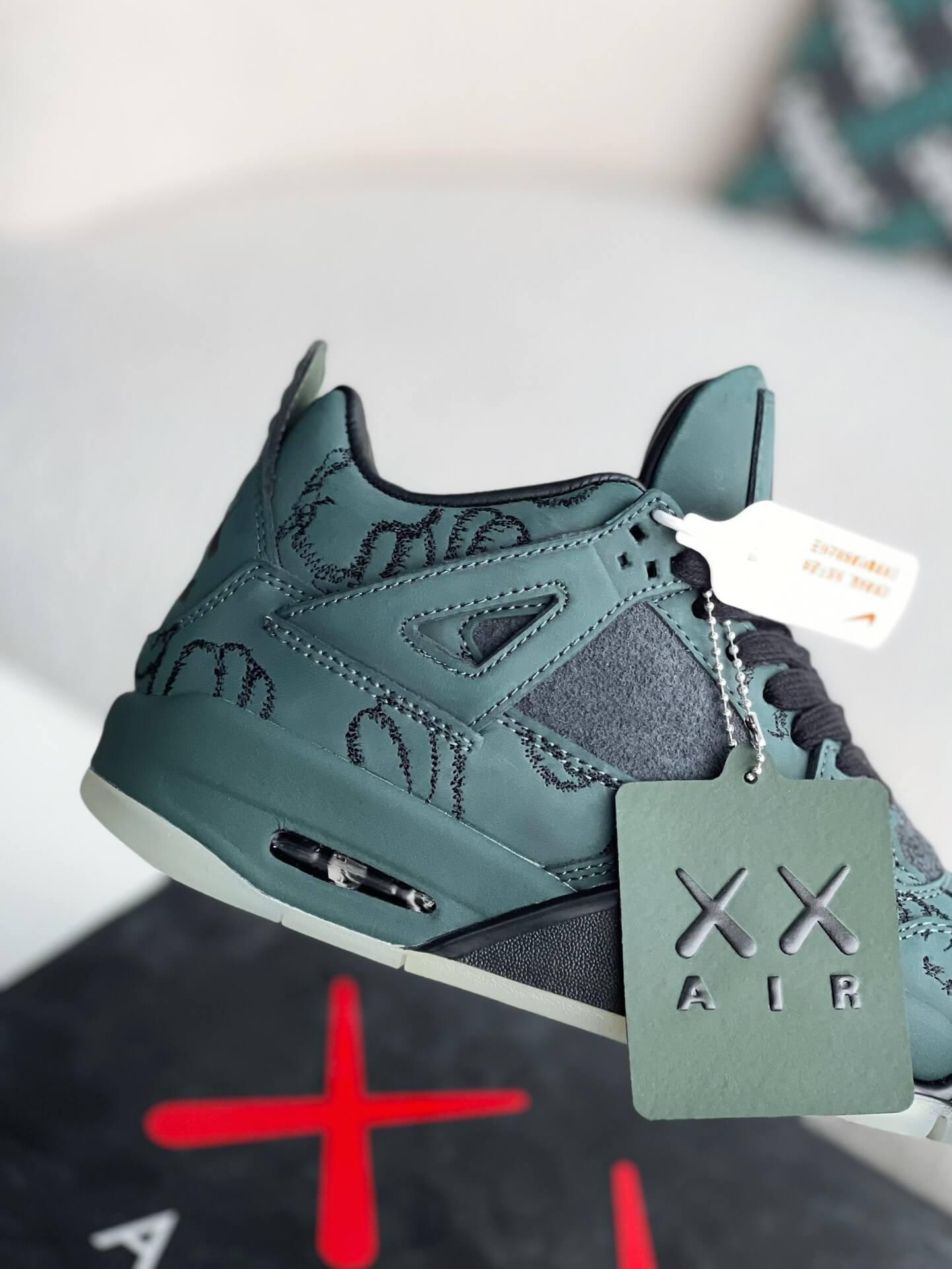 Jordan 4 kaws green 2025