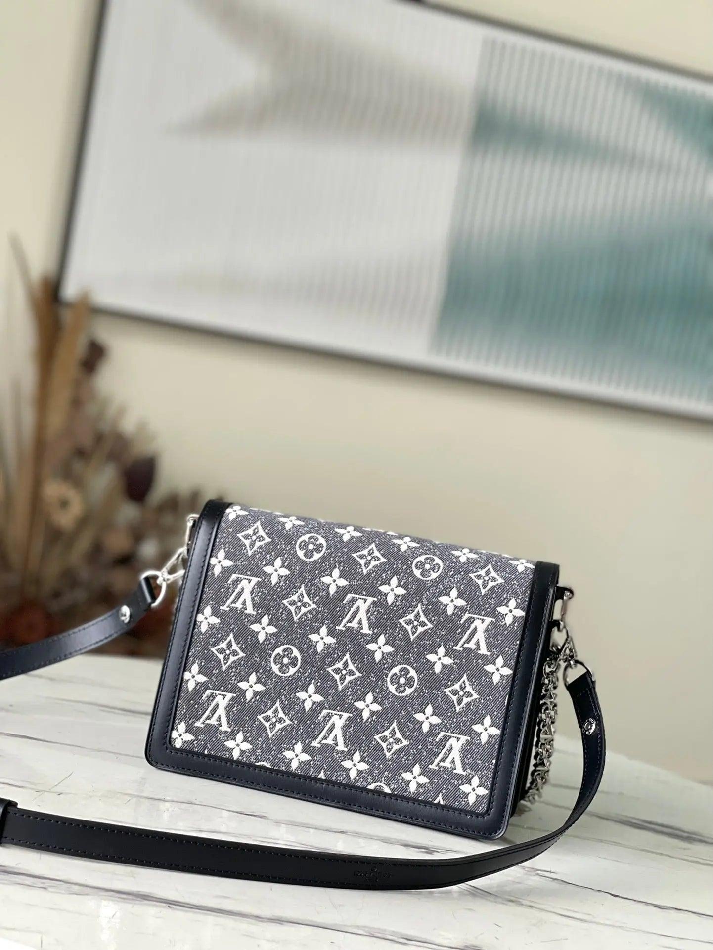 LV Monogram M21458 - tntwear1