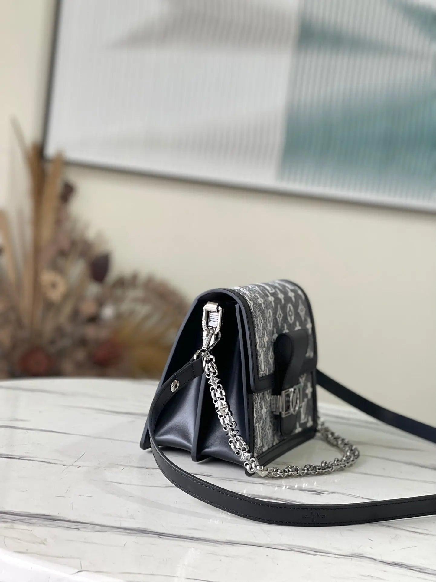 LV Monogram M21458 - tntwear1
