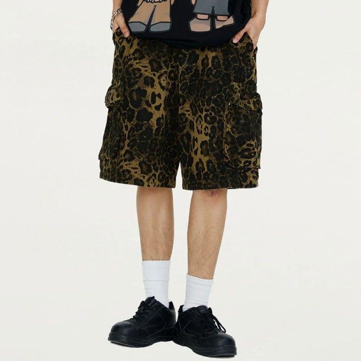 Tntwear® Retro Cargo Shorts Leopard Print - tntwear1