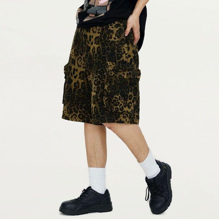 Tntwear® Retro Cargo Shorts Leopard Print - tntwear1