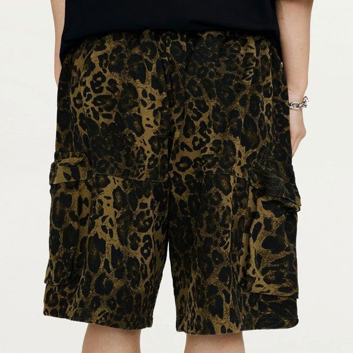 Tntwear® Retro Cargo Shorts Leopard Print - tntwear1